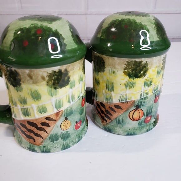 Vintage Farmhouse Green Ceramic Handled Salt and Pepper Shakers S+P Red Barn - Picture 4 of 9